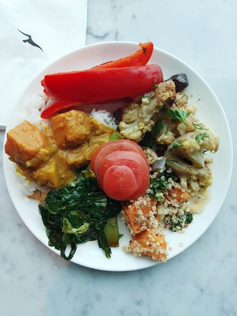 Qantas Business Lounge Melbourne Domestic Food and Nutrition Review (updated 2024) - Qantas Business Lounge Melbourne domestic Qantas Melbourne Business Class Lounge hot options