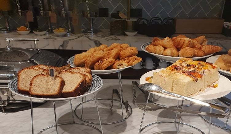 Qantas London Lounge Food and Nutrition Review (Breakfast) (Updated 2024) - Qantas London Lounge Banana bread, croissants, Danish pastries and Foccacia bread - Qantas London Lounge