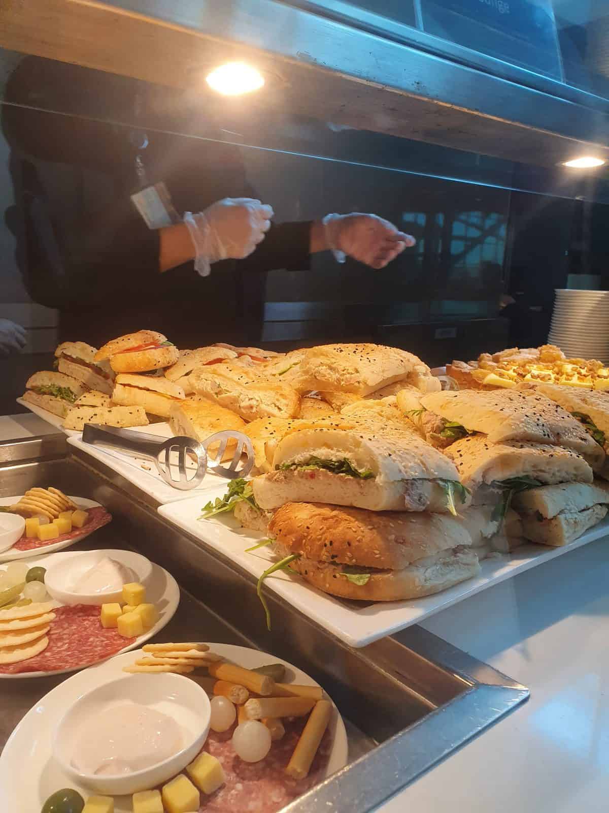 Qantas Business Class Lounge Sydney Domestic