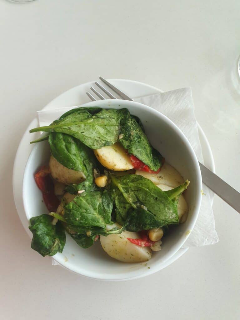 Qantas Business Class Lounge Sydney Domestic Food and Nutrition Review (Covid period 2021) - Qantas Business Class Lounge Sydney
