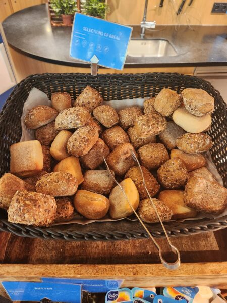 KLM Crown Lounge Schiphol Amsterdam (Schengen) Food and Nutrition Review - KLM Crown Lounge Schiphol