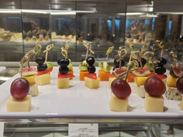 Fantazja Lounge Warsaw Chopin Airport, Poland Food and Nutrition Review - Fantazja Lounge Warsaw Chopin Fruit and cheese sticks Fantazja lounge warsaw chopin airport