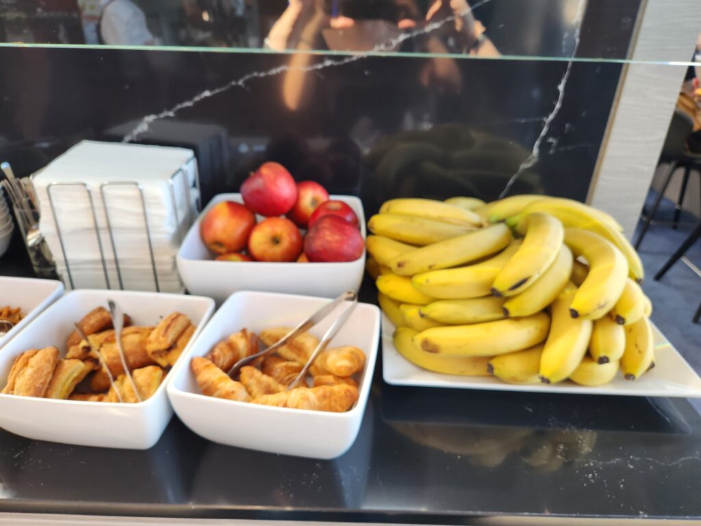 Hamburg Airport Lounge Food and Nutrition Review (updated 2024) - Hamburg Airport Lounge Hamburg Airport Lounge Food and Nutrition Review (updated 2024) - Hamburg Airport Lounge