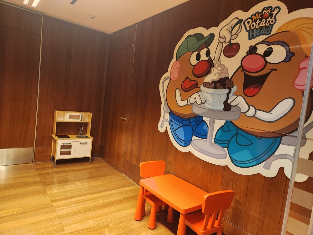 Qatar Al Mourjan Lounge child friendly airport lounge