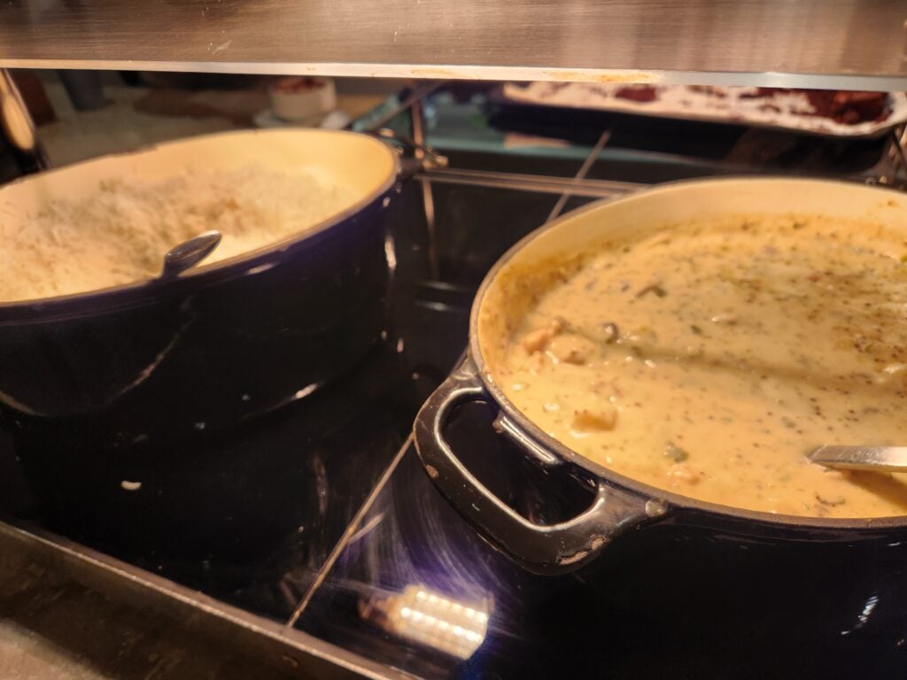 Plaza Premium Lounge London Heathrow T2 Food and Nutrition Review - Plaza Premium Lounge London Heathrow T2 Food Chicken with grain mustard Plaza Premium Lounge London Heathrow T2