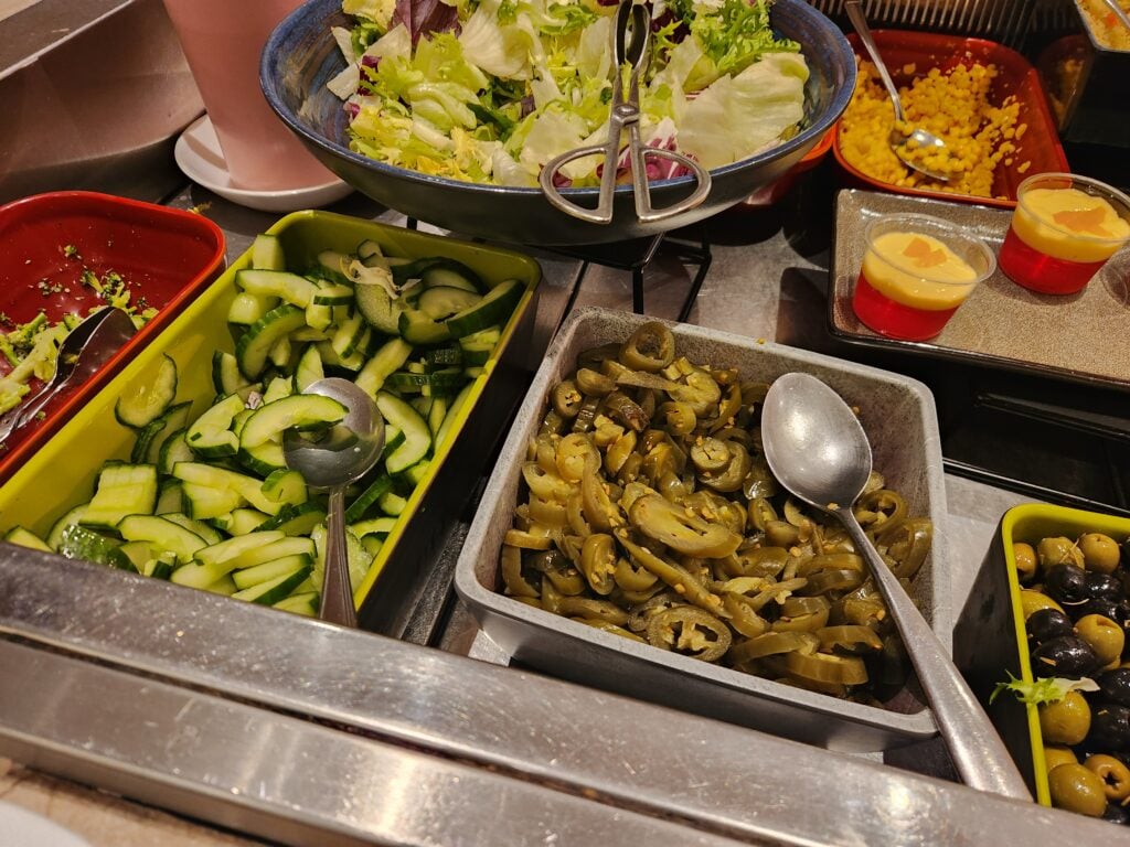 Plaza Premium Lounge London Heathrow T2 Food and Nutrition Review - Plaza Premium Lounge London Heathrow T2 Food Salad buffet Plaza Premium Lounge London Heathrow T2 food