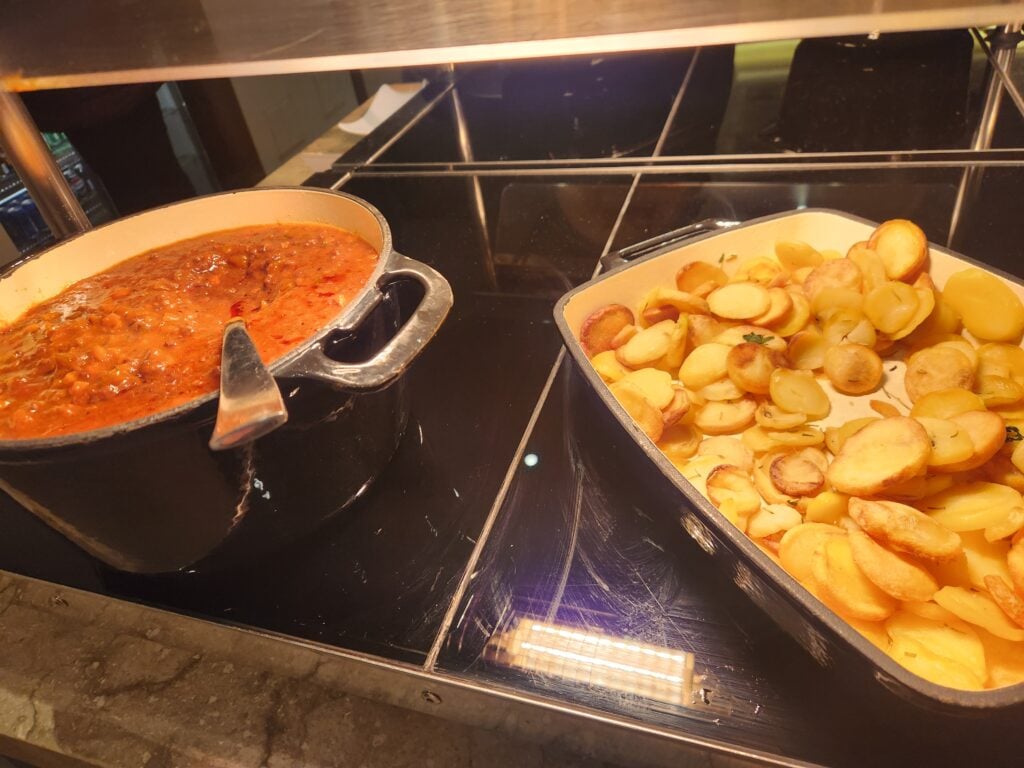 Plaza Premium Lounge London Heathrow T2 Food and Nutrition Review - Plaza Premium Lounge London Heathrow T2 Food Patatas bravas