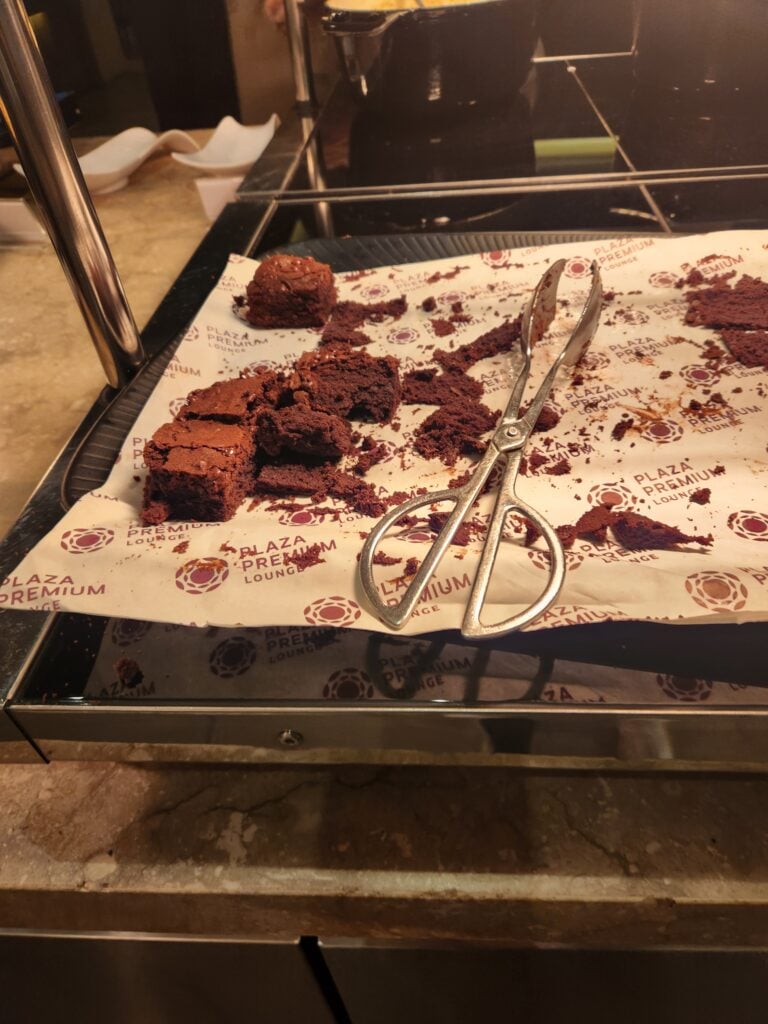 Plaza Premium Lounge London Heathrow T2 Food and Nutrition Review - Plaza Premium Lounge London Heathrow T2 Food Chocolate fudge brownie