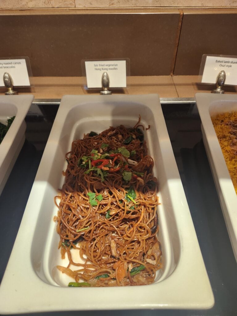 Stir-fried vegetarian Hong Kong noodles