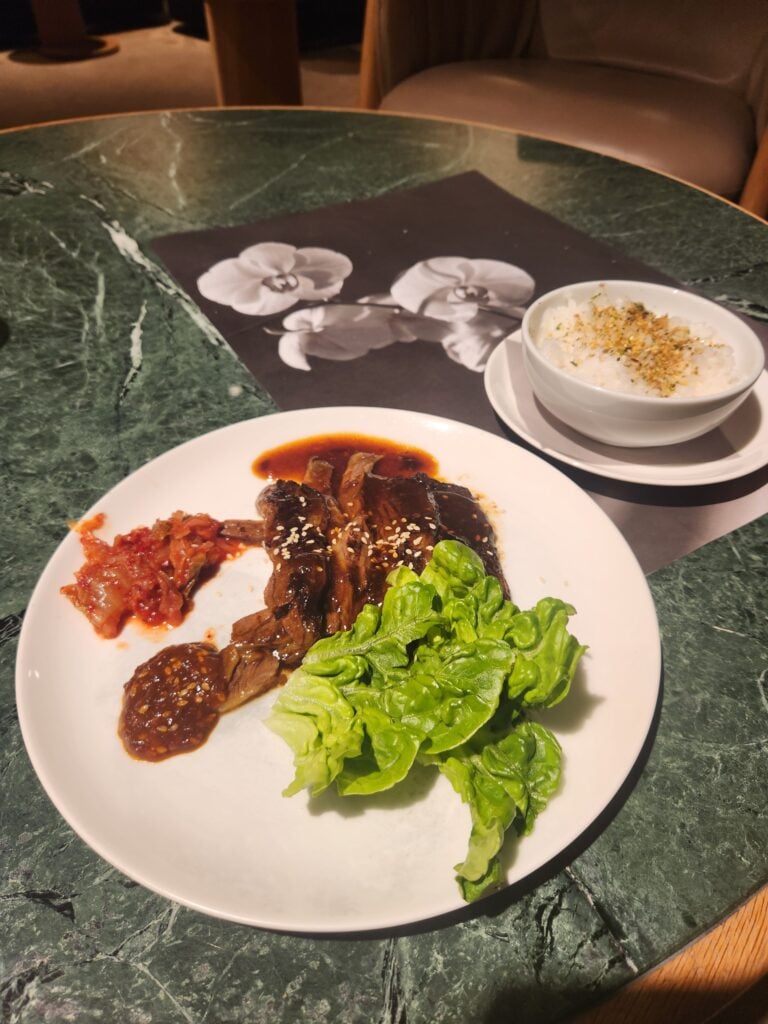 Is Emirates, Qatar or Qantas the best lounge for food in T1 Changi Airport, Singapore? - best lounge for food in T1 Changi Bossam short rib Qantas First Lounge Singapore