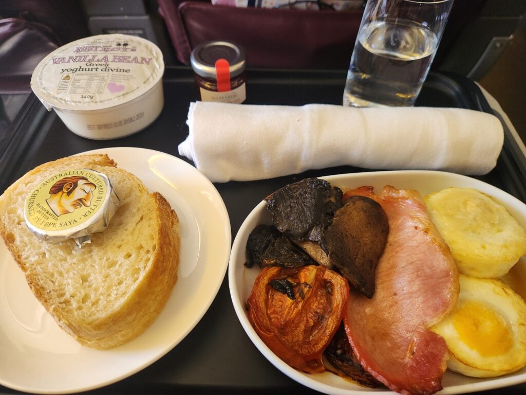 Qantas Business Class Food Review - Brisbane to Melbourne - Qantas business class food brisbane to melbourne Breakfast in Qantas business class food Brisbane to Melbourne