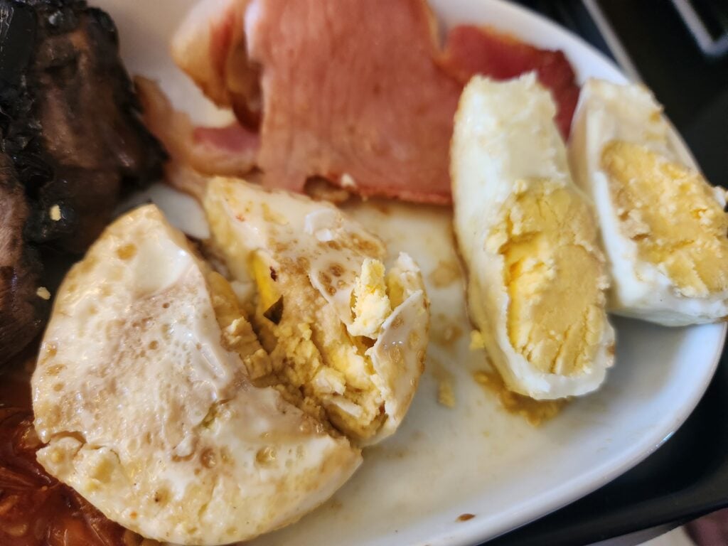 Qantas Business Class Food Review - Brisbane to Melbourne - Qantas business class food brisbane to melbourne Fried eggs in Qantas business class food Brisbane to Melbourne