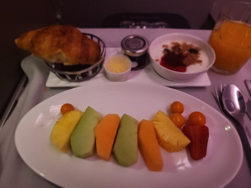 British Airways Business Class Food Review - Johannesburg to London (Heathrow) - British Airways Business Class food Fruit and yogurt plate for breakfast on British Airways business class