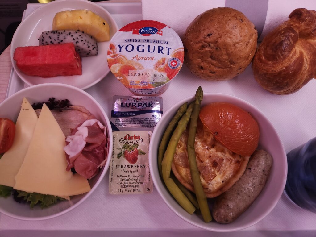 Breakfast in business class Finnair Singapore to Helsinki 2026