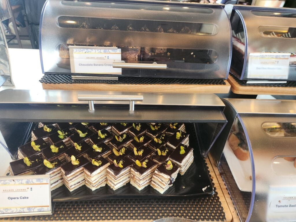 Malaysia Airlines Golden Lounge Food and Nutrition Review - Kuala Lumpur (Regional lounge) - Malaysia Airlines Golden Lounge Food