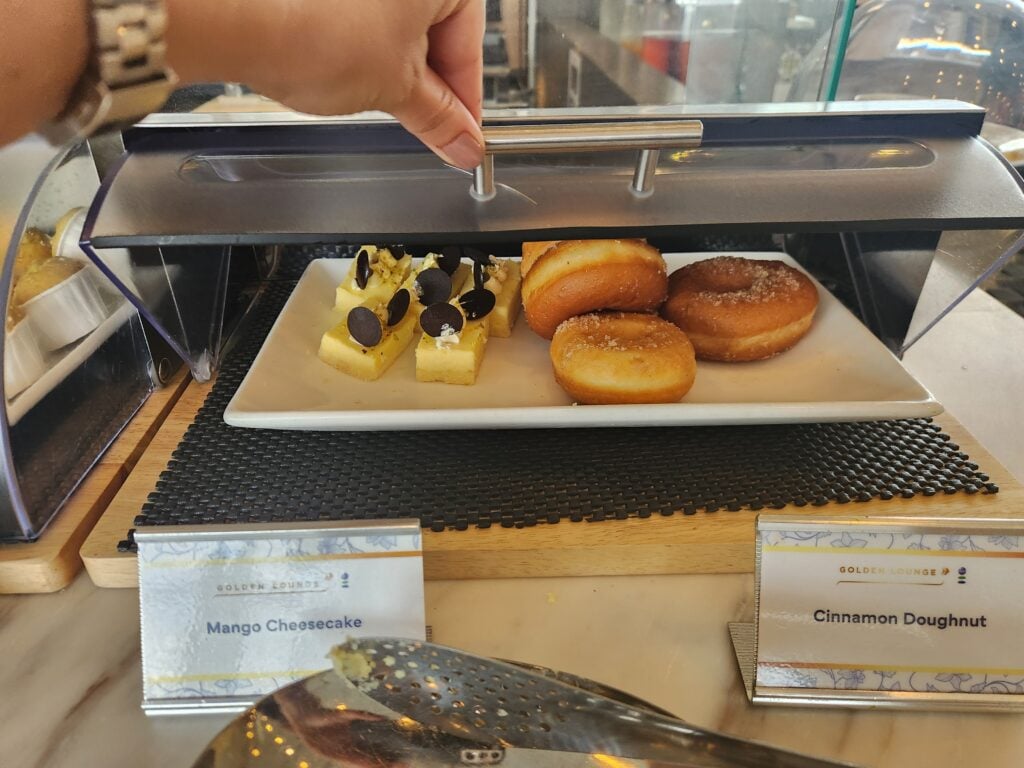 Malaysia Airlines Golden Lounge Food and Nutrition Review - Kuala Lumpur (Regional lounge) - Malaysia Airlines Golden Lounge Food