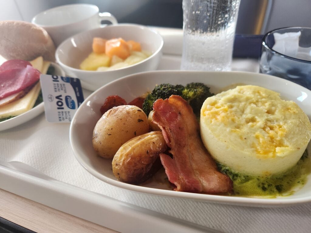 Finnair Business Class Food Review - Helsinki to London (Heathrow) (Breakfast) - Finnair Business Class breakfast Egg, potatoes, bacon, broccoli and tomato finnair business class breakfast