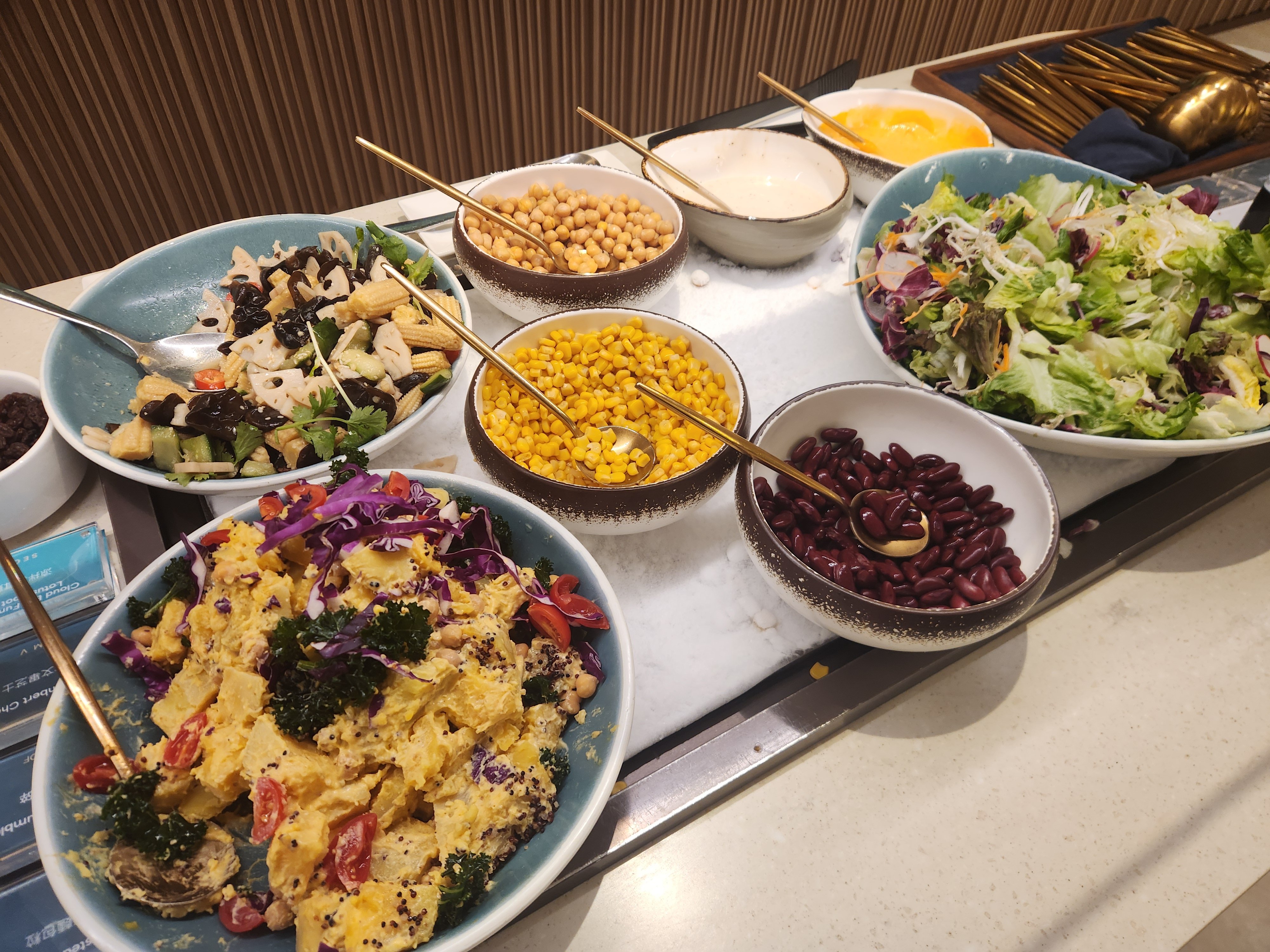 Salad buffet kyra lounge