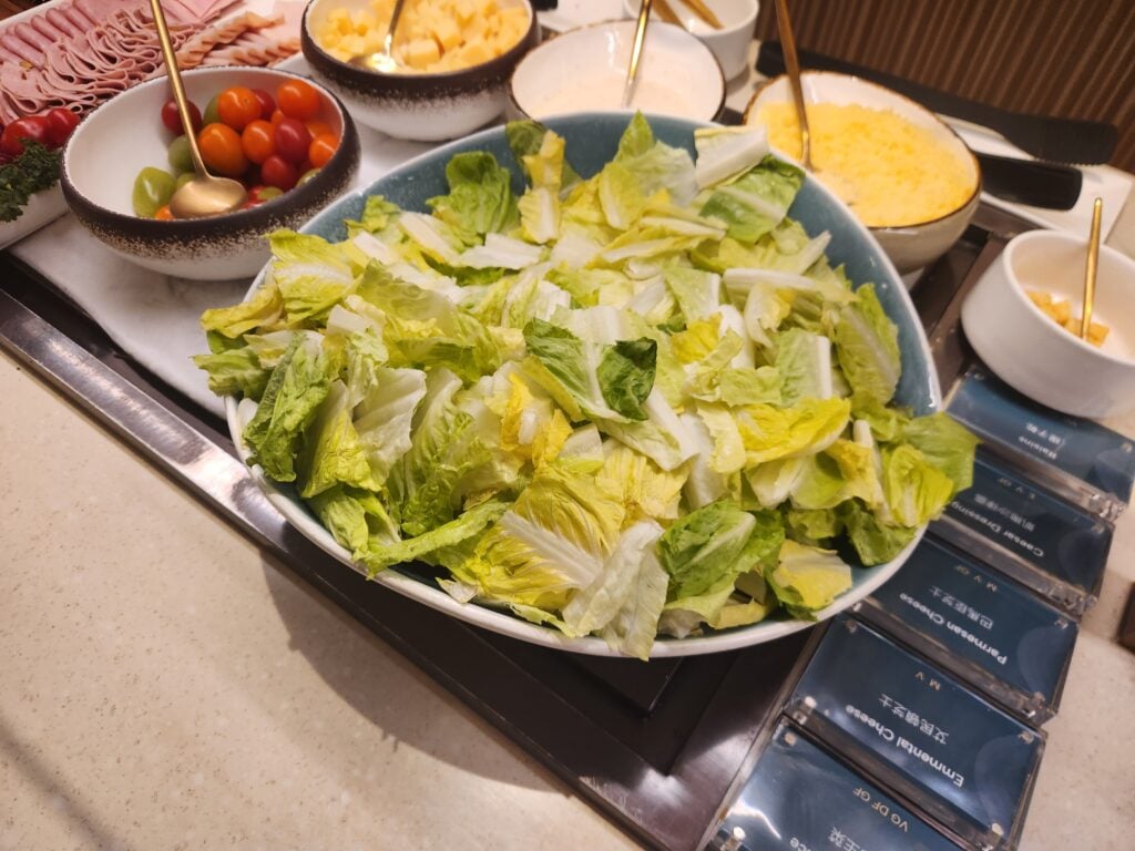 Kyra Lounge Food and Nutrition Review - Hong Kong - Kyra Lounge food Lettuce, tomatoes and cheese in Kyra Lounge