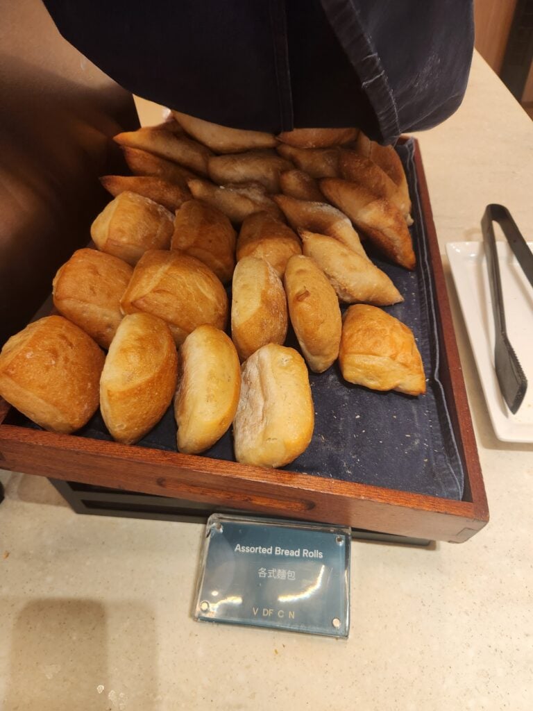 Kyra Lounge Food and Nutrition Review - Hong Kong - Kyra Lounge food Bread rolls