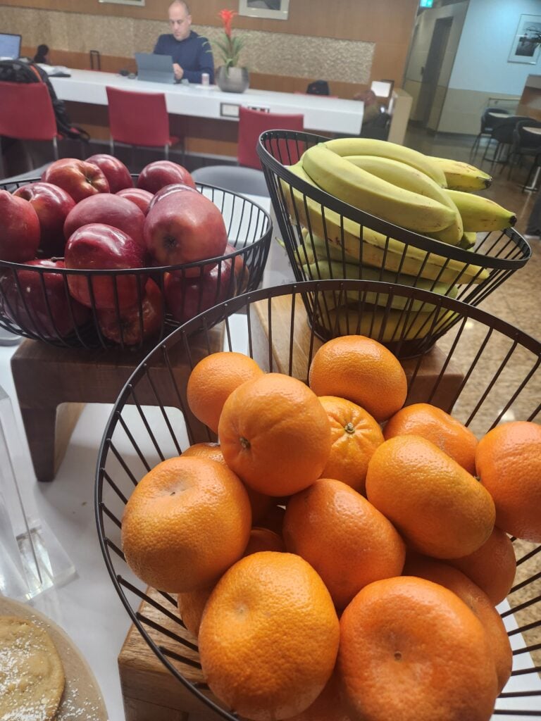 American Airlines First Lounge Food and Nutrition Review - London Heathrow (T3) - American Airlines First Lounge London food American Airlines First Lounge Food and Nutrition Review - London Heathrow (T3) - American Airlines First Lounge London food