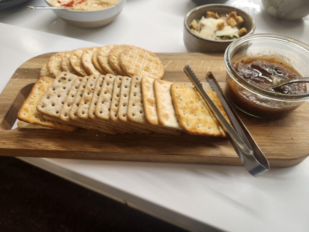 American Airlines First Lounge Food and Nutrition Review - London Heathrow (T3) - American Airlines First Lounge London food Wholemeal crackers