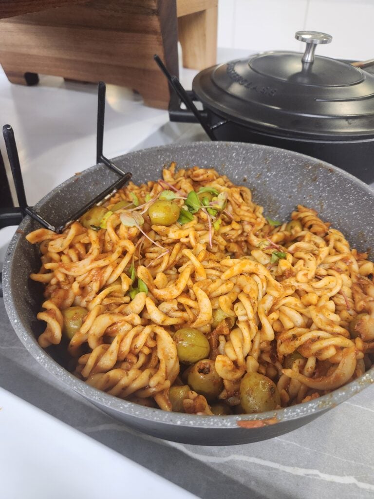 American Airlines First Lounge Food and Nutrition Review - London Heathrow (T3) - American Airlines First Lounge London food Puttanesca winter style pasta