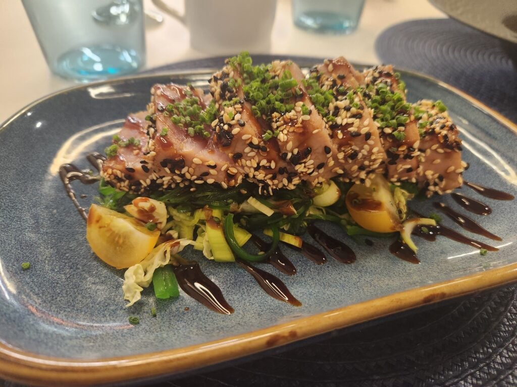 American Airlines First Lounge Food and Nutrition Review - London Heathrow (T3) - American Airlines First Lounge London food Seared tuna sashimi American Airlines First Lounge London food