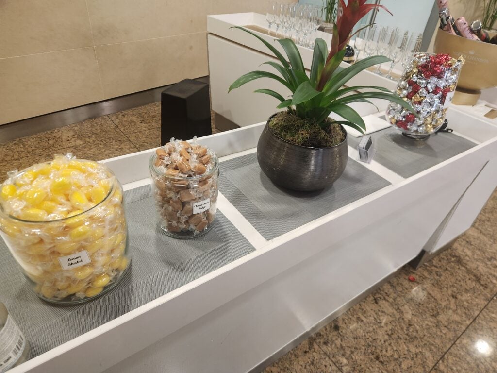 American Airlines First Lounge Food and Nutrition Review - London Heathrow (T3) - American Airlines First Lounge London food Sweets at the entrance to the American Airlines First lounge London